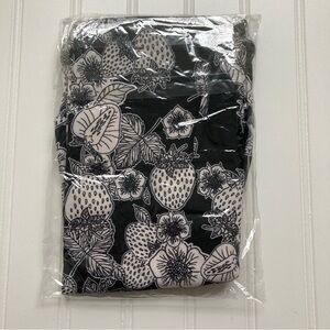NWT LulaRoe OS Leggings Women’s One Size black white strawberries New LLR